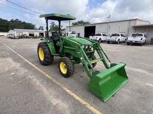 2015 John Deere 4052M Image