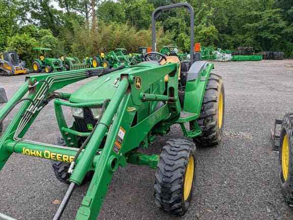 2015 John Deere 4052M Equipment Image0