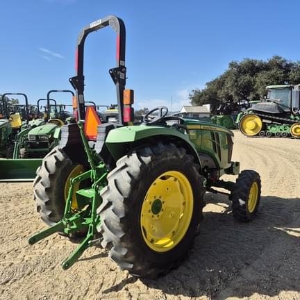 Image of John Deere 4052M equipment image 4