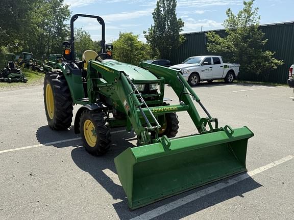 Image of John Deere 4052R equipment image 3
