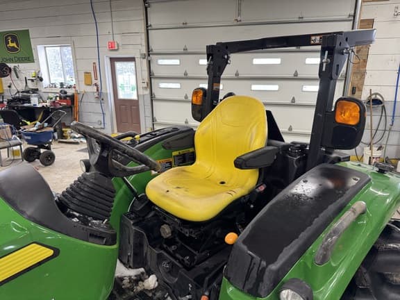 Image of John Deere 4052R equipment image 4