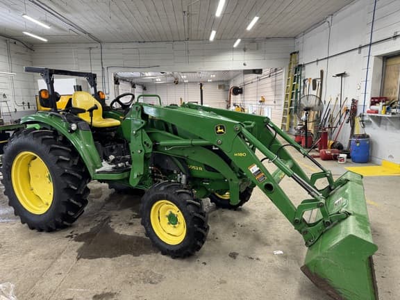 Image of John Deere 4052R equipment image 2