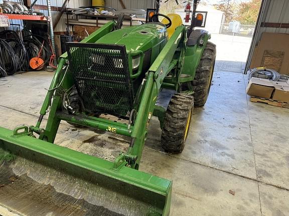 Image of John Deere 4052R equipment image 1