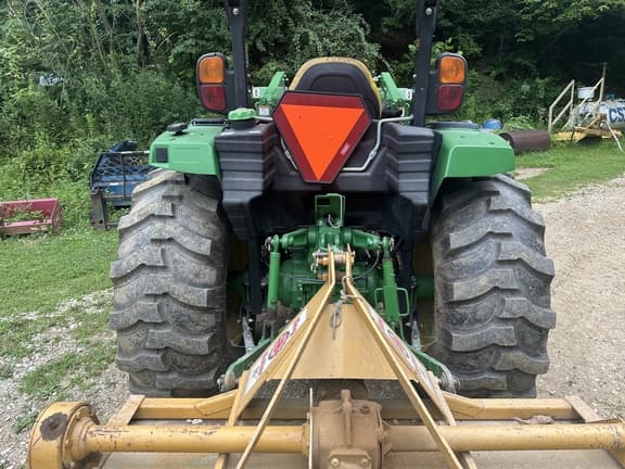 Image of John Deere 4052R equipment image 4