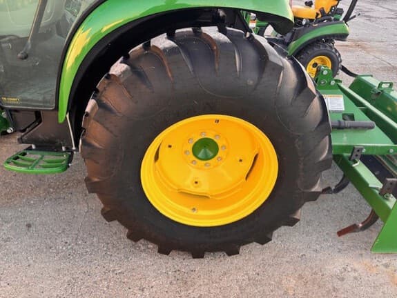 Image of John Deere 4052R equipment image 2