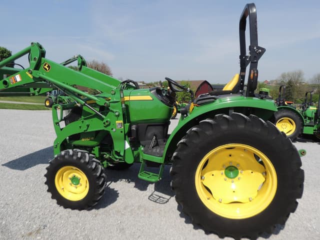 Image of John Deere 4052R equipment image 1