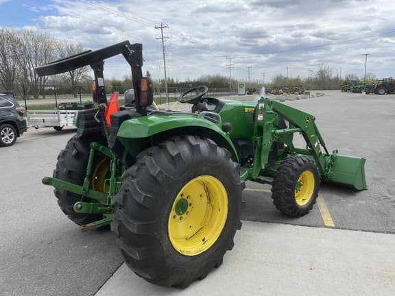 Image of John Deere 4052R equipment image 4