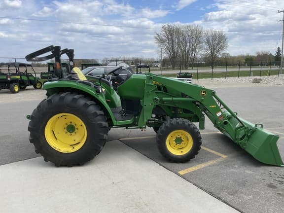 Image of John Deere 4052R equipment image 2