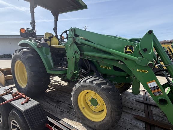 Image of John Deere 4052R Image 1