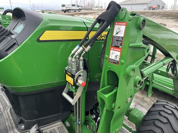 Image of John Deere 4052R equipment image 2