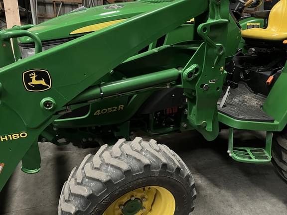 Image of John Deere 4052R equipment image 4