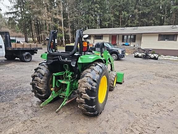 Image of John Deere 4052R equipment image 3