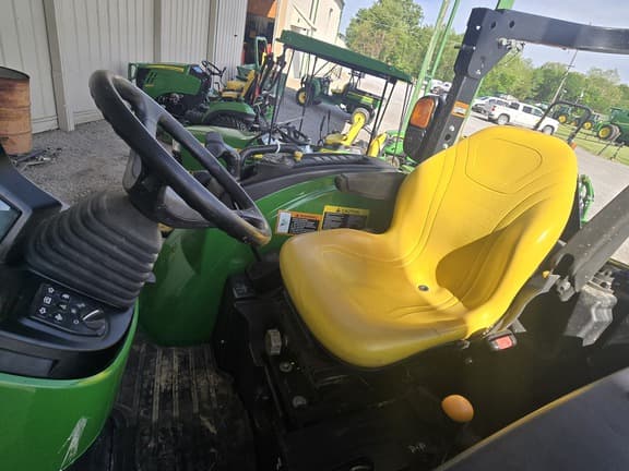 Image of John Deere 4052R equipment image 4