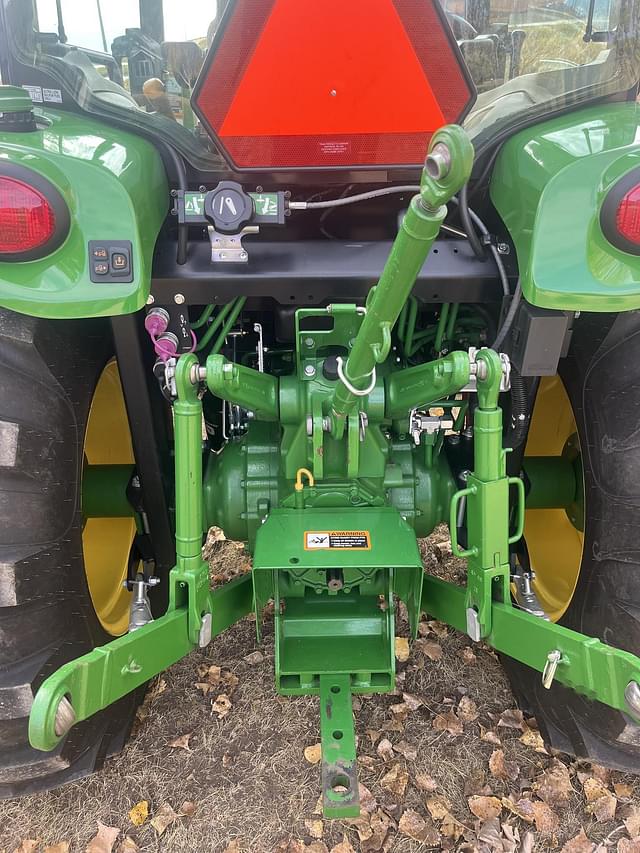 Image of John Deere 4066R equipment image 2