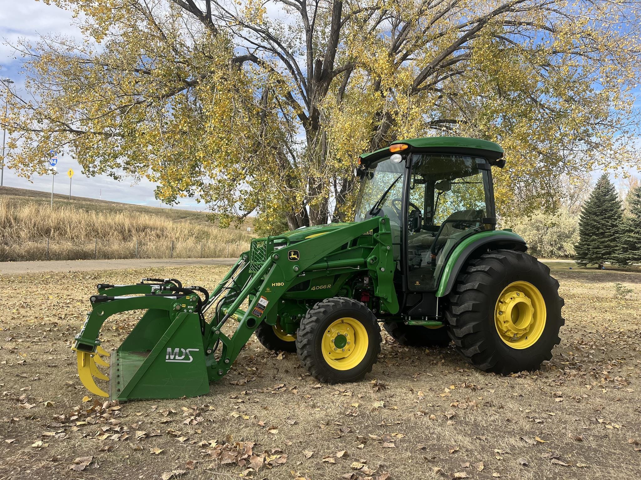 Main image John Deere 4066R