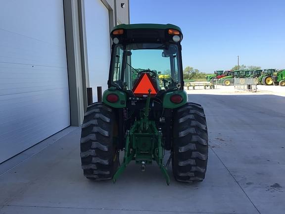 Image of John Deere 4066R equipment image 4