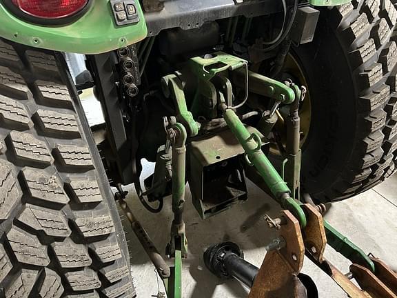 Image of John Deere 4066R equipment image 4