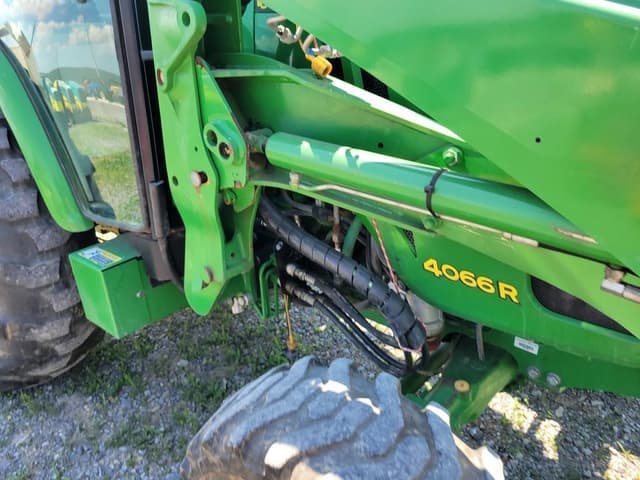 Image of John Deere 4066R equipment image 4