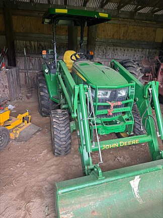 Image of John Deere 4066R equipment image 1