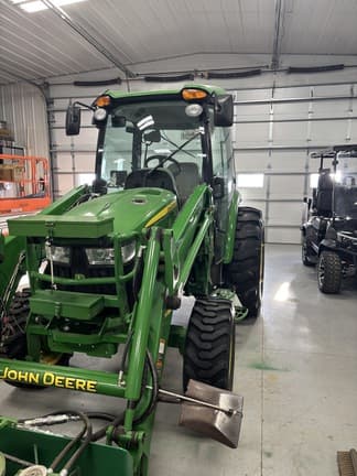 Image of John Deere 4066R equipment image 4