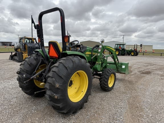 Image of John Deere 4105 equipment image 4
