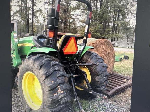 Image of John Deere 4105 equipment image 2