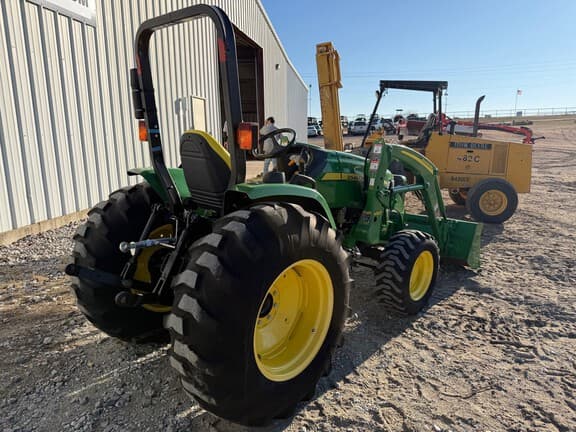 Image of John Deere 4105 equipment image 2