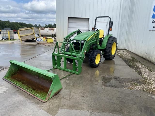 Image of John Deere 4105 equipment image 2