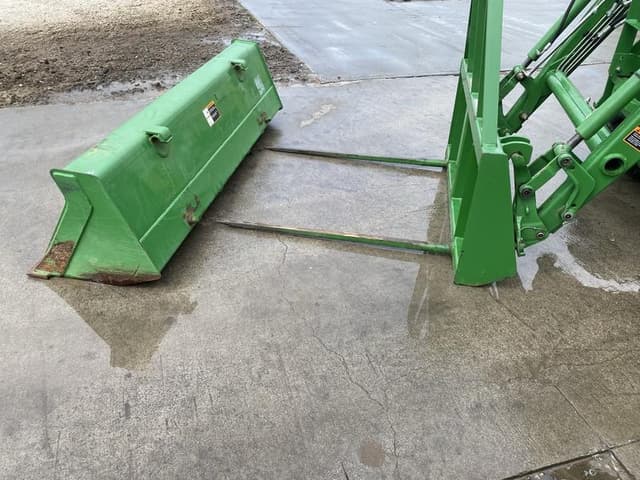Image of John Deere 4105 equipment image 4