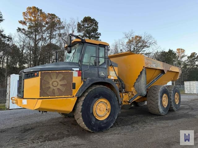Image of John Deere 410E equipment image 1