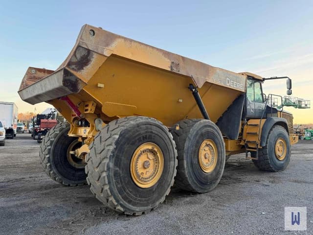 Image of John Deere 410E equipment image 4