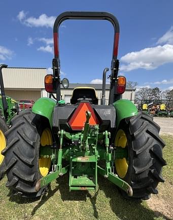 Image of John Deere 5045E equipment image 3