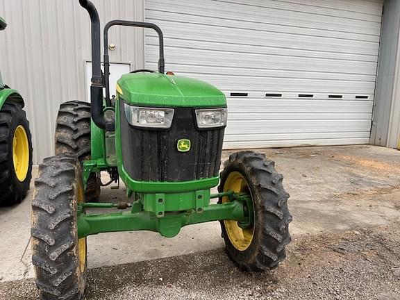 Image of John Deere 5045E equipment image 3