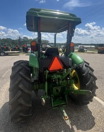 Image of John Deere 5045E equipment image 4