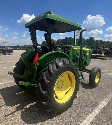 Image of John Deere 5045E equipment image 3