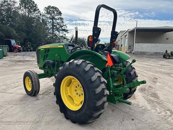 Image of John Deere 5045E equipment image 4