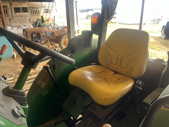 Image of John Deere 5045E equipment image 3