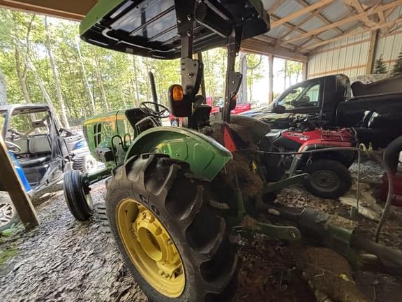 Image of John Deere 5045E equipment image 4