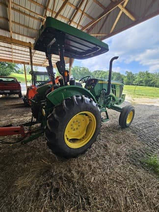 Image of John Deere 5045E equipment image 4