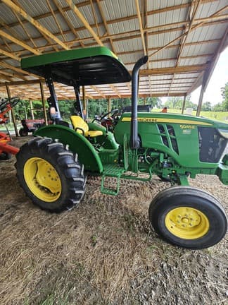Image of John Deere 5045E equipment image 3