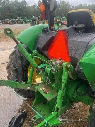 Image of John Deere 5045E equipment image 3