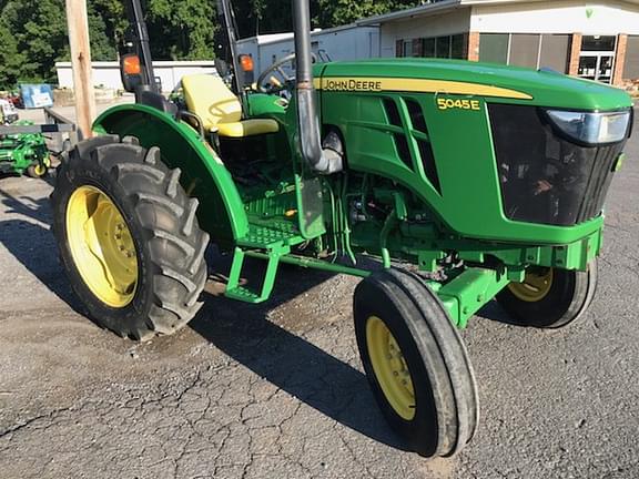 Image of John Deere 5045E equipment image 1