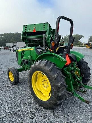 Image of John Deere 5045E equipment image 4