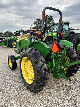 Image of John Deere 5045E equipment image 3