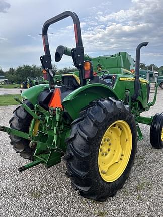 Image of John Deere 5045E equipment image 4