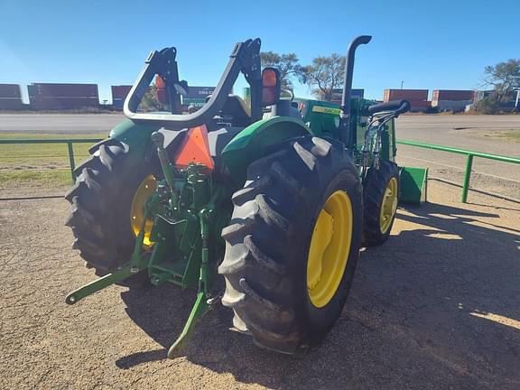 Image of John Deere 5045E equipment image 4