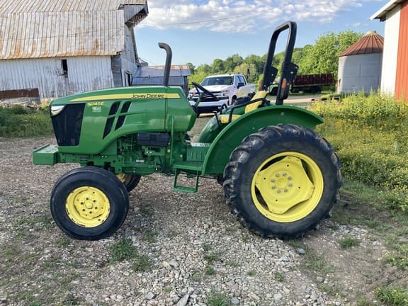 Image of John Deere 5045E equipment image 3