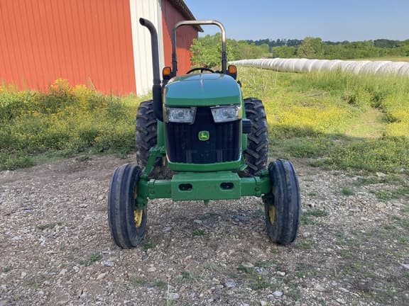 Image of John Deere 5045E equipment image 4