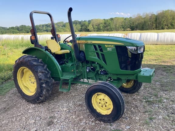 Image of John Deere 5045E equipment image 2