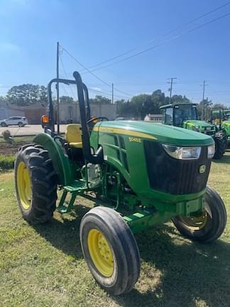 Image of John Deere 5045E equipment image 4